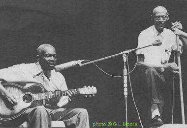 Earl Bell and Dewey Corley, 1971; source: Front cover of Blues Unlimited 93 (July 1972); photographer: G.L. Moore