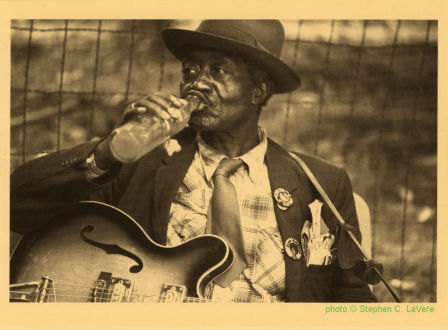 Willie '61' Blackwell, Memphis, June 7, 1971; source: The Blues - A Book of Postcards (Vol. 1).- San Francisco (Pomegranate Artbooks A534), 1995; photographer: Stephen C. LaVere