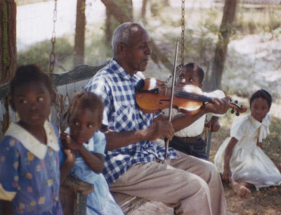 B U T C H   C A G E entertaining neighborhood children with his violin in Zachary, Louisiana, summer 1960; source; Front cover of Storyville SLP 129; click to enlarge!