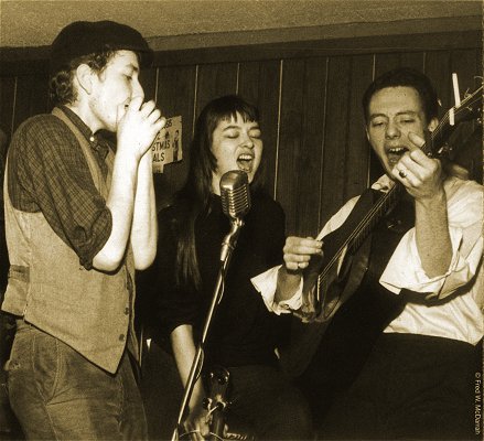 Bob Dylan, Karen Dalton and Fred Neil at the Cafe Wha? Feb. 1961; foto: Fred W. Darrah