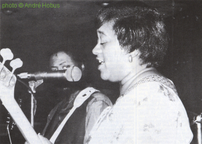 Queen Sylvia Embry with Son Seals (Germany); Chicago 1981; source: Blues Unlimited 141 (Autumn/Winter 1981), p. 37; photographer: André Hobus; click to enlarge!