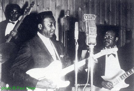 Muddy Waters Band at the Tay May Club, Chicago, 1960; l to r: Andrew Stephens, Muddy Waters & Pat Hare; source: Juke Blues #23 (Summer 1991), p.14; photographer: Paul Oliver