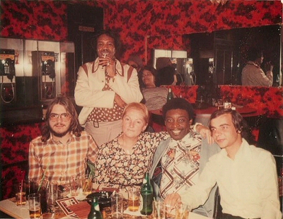 l to r: Luc Nicolas-Morgantini, Muddy Waters Jr., Marcelle Morgantini, Bobby King and Didier Tricard at Ma Bea's in Chicago, October 1975; source: http://www.soulbag.presse.fr/index.php?page=nouveautes/news&year=2007&season=3 ('photo courtesy Didier Tricard')