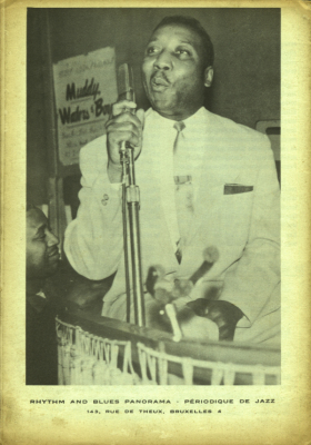 Muddy Waters at Smitty's Corner in Chicago, November 1959; source: Back cover of Rhythm & Blues Panorama N° 29 (5é année - 1964); photographer: Georges Adins