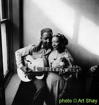 Muddy Waters with his wife Geneva; source: https://www.pinterest.de/pin/733031276849725382/visual-search/; photographer: Art Shay